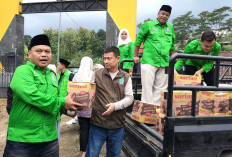 Fraksi PKB DPRD Tegal Basah Kuyup Menyusuri Tanah Bergerak di Padasari, Desa Menjadi Sunyi