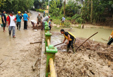 Antisipasi Banjir, Tiga Pilar di Kecamatan Kedungbanteng Tegal Gelar Aksi Bersih Sungai