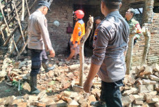 Puting Beliung Terjang Kandangmas Kudus, Rumah Warga Rusak hingga Tembok Roboh