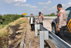 Kebakaran Rumput Lahan Tol Trans Jawa KM 274 Tegal Berhasil Dipadamkan Cepat oleh Warga dan Polisi
