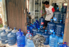 Sumur Mulai Mengering, Warga Jabres Kebumen Terpaksa Rogoh Kocek untuk Air Minum