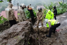 Longsor Tiga Titik di Ungaran Timur, Polres Semarang Berjibaku Buka Akses Jalan Bersama Warga