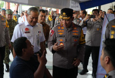 Kapolri Pantau Pengamanan Nataru di Stasiun Semarang Tawang, Lonjakan Penumpang Tembus 23 Ribu