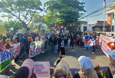 Ribuan Pendukung Sudewo Padati Pengadilan Tipikor Semarang, Tuntut Hakim Bebaskan Bupati Nonaktif Pati