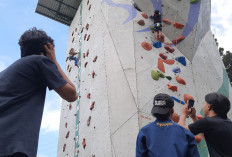 Ngabuburit Tak Biasa, Anak TK hingga Mapala Ramaikan Panjat Dinding di Unwahas Semarang