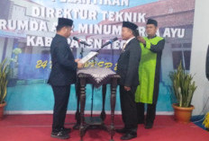 Lantik Direktur Teknik Perumda Tirta Ayu, Bupati Tegal Tekankan Pelayanan 