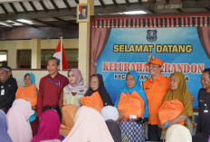 Banjir di Kelurahan Krandon Tegal, 150 Warga Terdampak Terima Paket Sembako 