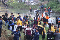 Merawat Alur Sungai Bersejarah di Kudus : UMK Libatkan Polisi dan TNI Bersihkan Kali Gelis
