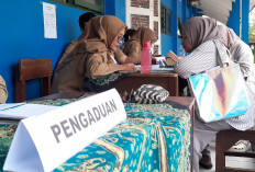 SPMB SMPN 22 Semarang Ramai Hari Pertama, Orang Tua Padati Sekolah Cek Ranking hingga Terjadi Gangguan Data