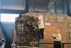 Tradisi Syawalan Pekalongan, Lopis Raksasa 2 Ton Dipotong Jadi Perekate