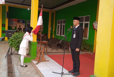 Haru Paskibraka Gringsing Batang, Satu per Satu Cium Merah Putih Jelang HUT ke 81 RI