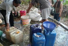 Krisis Air Bersih Tegal: Warga Tamansari Jatinegara Berburu Air untuk Penuhi Kebutuhan