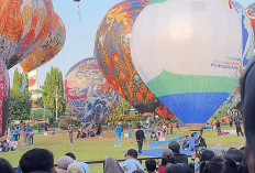 Trend Balon Udara Raksasa Merembet di Kudus, Hiasi Cakrawala Pagi di Kota Kretek Kudus