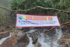 Warga Guci Tegal Serukan Stop Eksploitasi Air Panas, Pasang Spanduk di Pancuran 13 