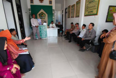 Tuntut Pengembalian Tabungan, Nasabah BMT Talang Tegal Kepung Eks Manajer di KUA Dukuhturi