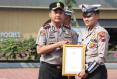 Personel Polres Semarang Terima Kenaikan Pangkat dan Pengabdian 