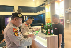 Razia Dini Hari di Kafe Kajen, Polisi Sita Puluhan Botol Miras