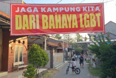 Usai Penggerebekan Dugaan Pasangan Sejenis di Comal, Warga Pasang Spanduk Penolakan LGBT