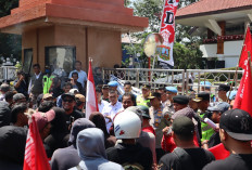 Massa Gelar Aksi Damai di DPRD Kudus, Kapolres Pastikan Pengamanan Humanis
