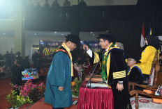 449 Wisudawan UPS Tegal Resmi Dikukuhkan, Terciptanya Lulusan Unggul dan Berdampak di Era Digital