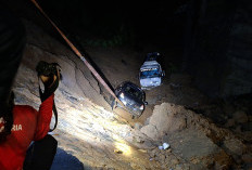 Kawasan Wisata Religi Sunan Muria Kudus Dihantam Longsor, Dua Mobil Hanyut ke Jurang 