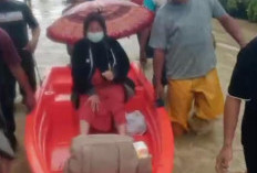 Detik Menegangkan, Ibu Hamil Hendak Melahirkan di Tengah Banjir Sidaharja Tegal