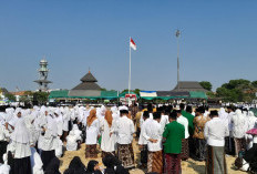 Ribuan Santri Tumpah Ruah di Alun-Alun Demak, Eisti’anah Ingatkan Tantangan Era Digital