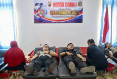 Sambut HUT Humas Polri, Polisi, Wartawan, dan Warga Tegal Kompak Donor Darah