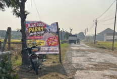 Warga Bumirejo Pasang Spanduk Protes Jalan Rusak, Pemkab Pati Alokasikan Rp1,7 Miliar di APBD Perubahan