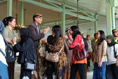 Syawalan Pura Mangkunegaran Diserbu Ribuan Warga