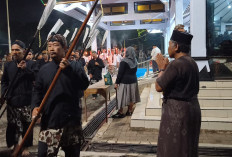 Kisah Peziarah Sleman, Setahun Berjalan Kaki, Satu Suro Tiba di Batang