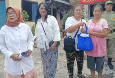 Rayakan Hari Ibu, Warga Argorejo Semarang Berbagi 100 Paket Sembako