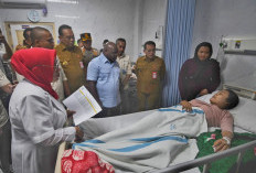 Menteri HAM Jenguk Korban Keracunan MBG yang Dirawat di RSUD Purwodadi Grobogan, Ini Responnya