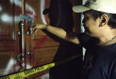 Pergerakan Asing di Rumah Bos BLN, Garis Polisi Dilepas Grendel Pintu Dicopot Mobil Terparkir di Garasi