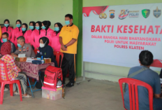 Polres Klaten Serahkan Satu Unit Kursi Roda dan Krek ke Warga Membutuhkan