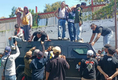 Eksepsi Sudewo Ditolak, Massa Kepung Mobil Tahanan hingga Sidang Korupsi di Pengadilan Tipikor Semarang Ricuh