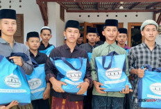 300 Paket Sembako dari Gibran Mengalir ke Santri Wonoyoso Kebumen