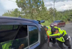 Sigap Tanpa Batas, Polres Tegal Bantu Urai Kemacetan di Tanjakan Guci