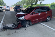 Avanza Pemudik asal Bekasi Tabrak Guardrail di Tol Batang–Semarang