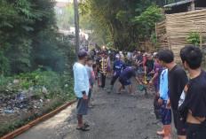 Anggaran Seret, Warga Jembayat Tegal Patungan Perbaiki Jalan Rusak