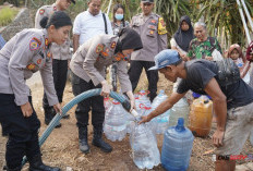 Sungai Mengering Hingga Krisis Air Bersih di Purworejo, 185 Warga Loano Digelontor 4000 Liter 
