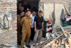 Tiada Hujan dan Angin, Rumah Baru Tiga Tahun Renovasi di Tegal Mendadak Ambruk