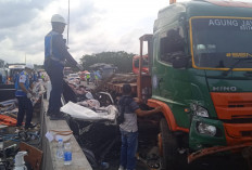 Kecelakaan Maut di Tol Batang, Truk Trailer Hantam Dua Mobil Satu Penumpang Tewas