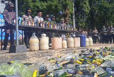 Musnahkan 13 Ribu Botol Miras dan 30 Kg Bahan Petasan, Hasil Operasi Pekat dan KRYD Polres Batang 