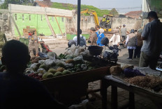 74 Lapak di Jalan Pattimura Ditertibkan, Puluhan PKL Direlokasi ke Pasar Batang