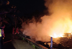 Bakar Sampah Rosok Lalu Ditinggal, Gudang Rosok Ludes Terbakar