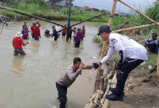 Warga Mangkang Wetan Terpaksa Naik Getek, Ketua DPRD Kota Semarang Desak BBWS Bangun Jembatan Permanen