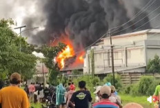 Kebakaran Hebat Hanguskan Pabrik Busa di Jepara, Dua Karyawan Nyaris Tewas Terbakar