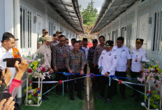 Bupati Tegal Serahkan 456 Huntara untuk Korban Tanah Bergerak Padasari