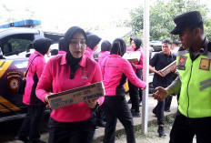 Dukung Penanganan Bencana Tanah Bergerak, Bhayangkari Polres Tegal Salurkan Baksos Warga Terdampak 
